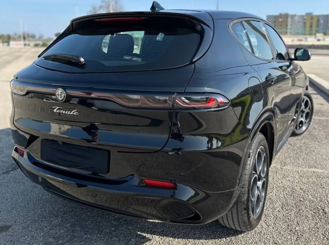 
								Alfa Romeo Tonale full									