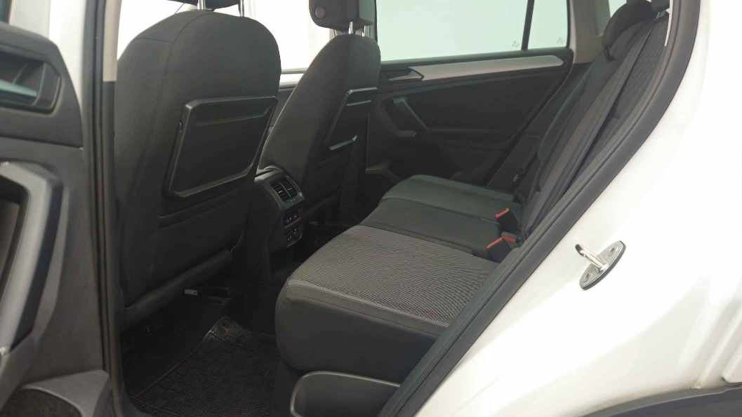 
								Volkswagen Tiguan 2.0 tdi Advanced 150cv dsg full									