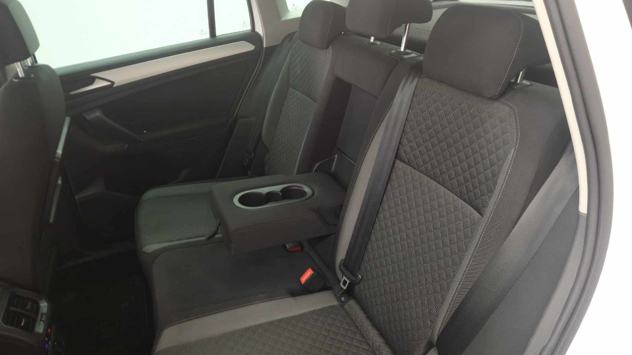 
								Volkswagen Tiguan 2.0 tdi Advanced 150cv dsg full									