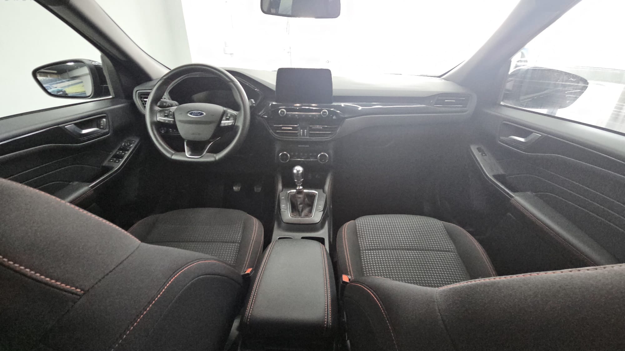 
								FORD KUGA ST-LINE 1.5 ECOBLUE full									