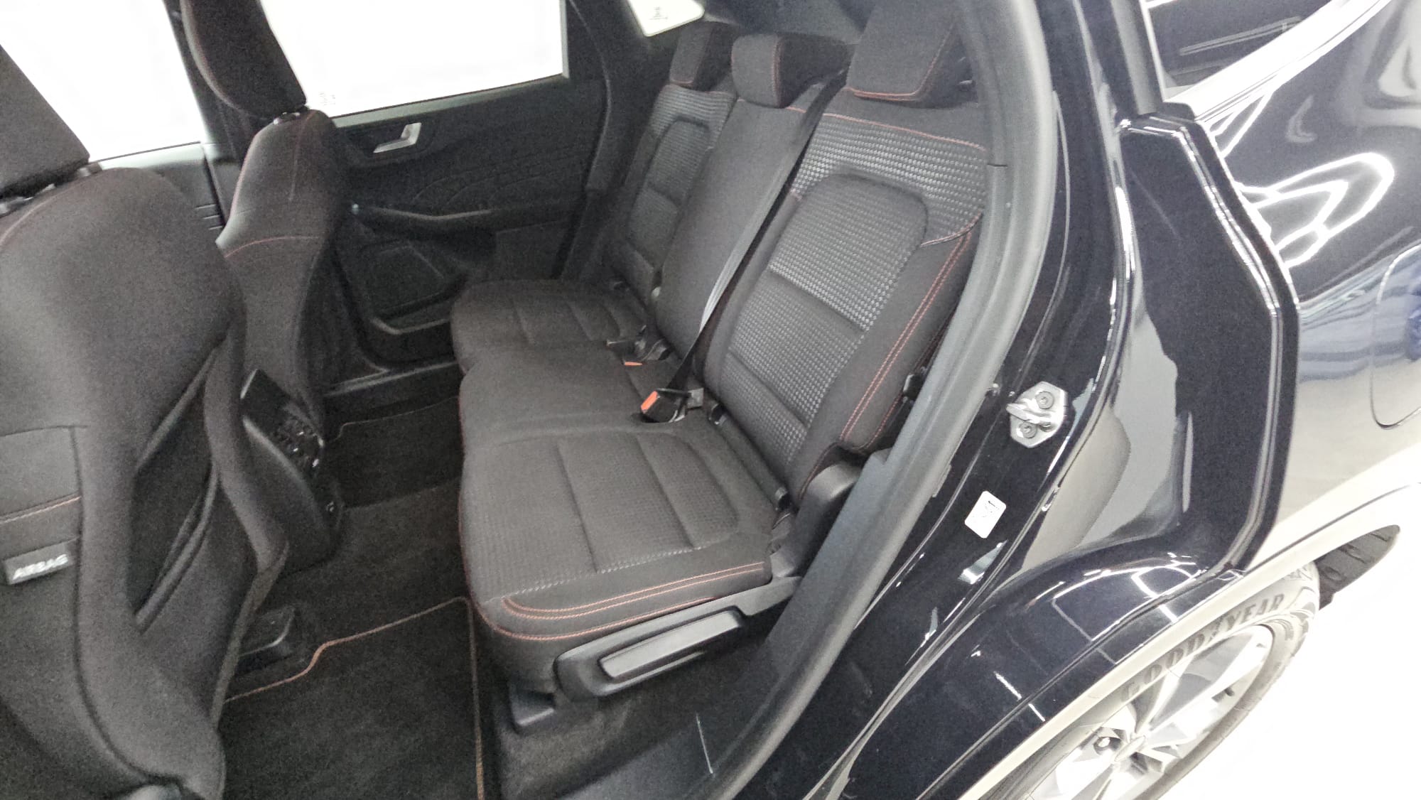 
								FORD KUGA ST-LINE 1.5 ECOBLUE full									