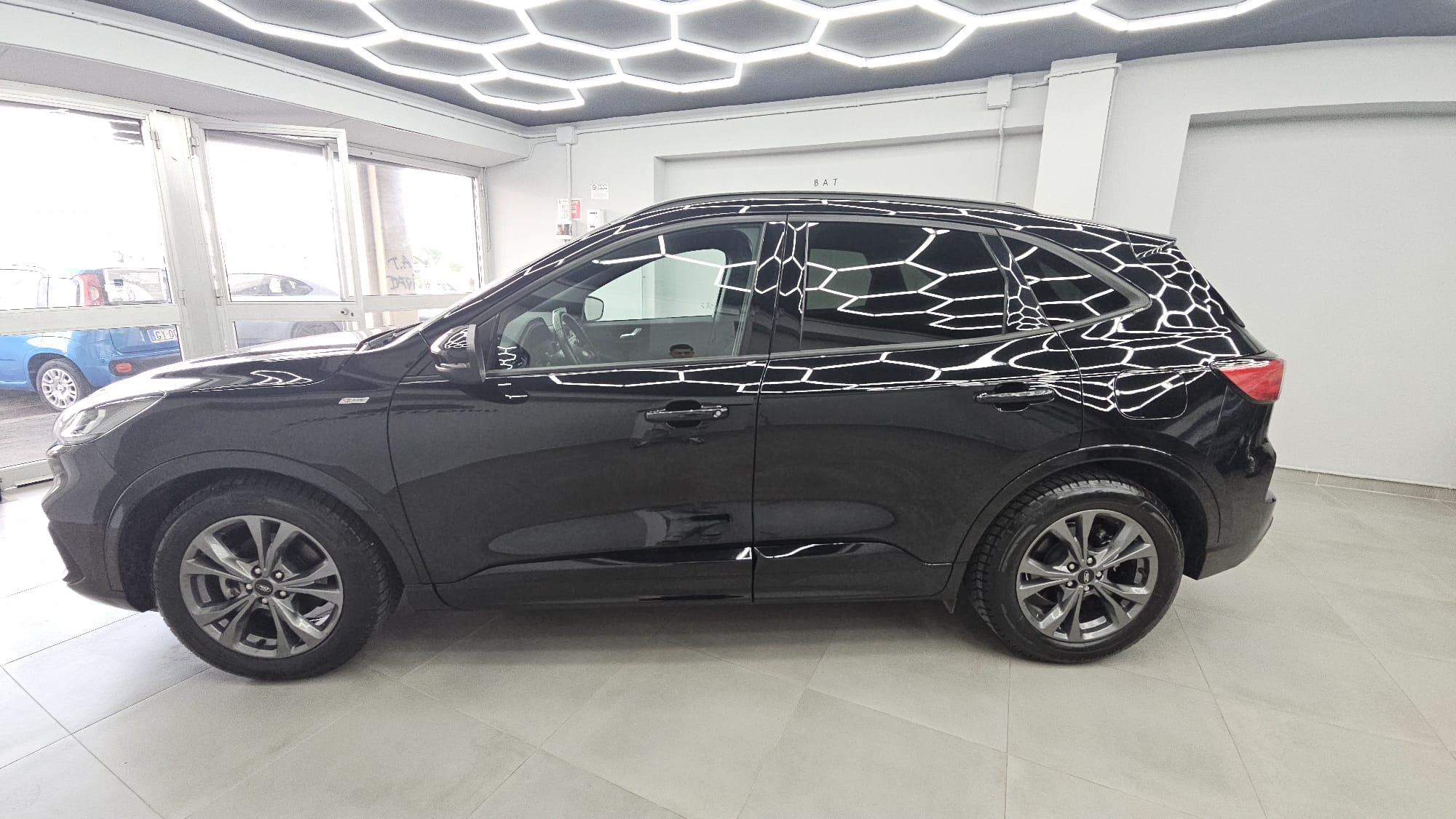 
								FORD KUGA ST-LINE 1.5 ECOBLUE full									