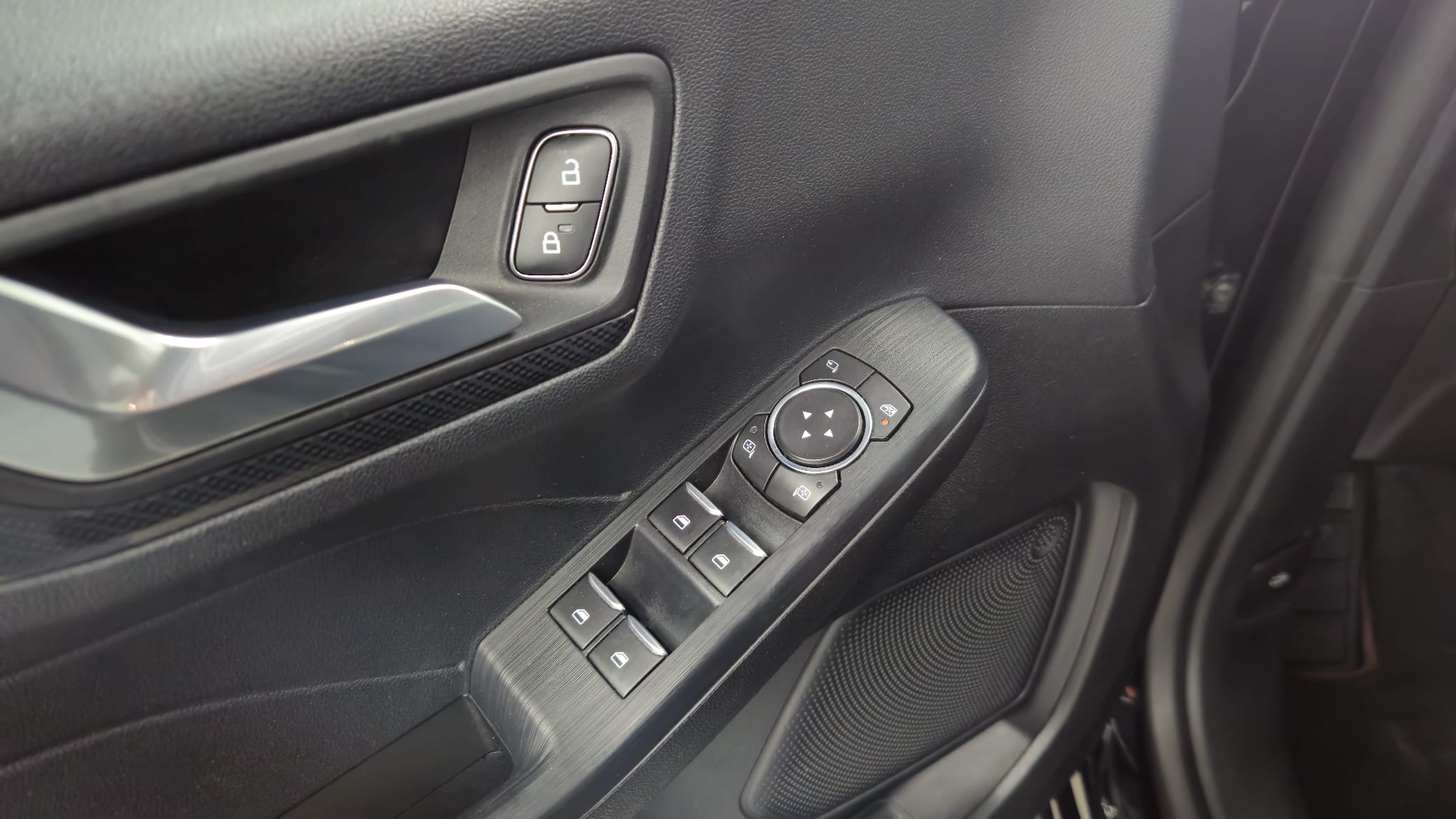 
								FORD KUGA ST-LINE 1.5 ECOBLUE full									