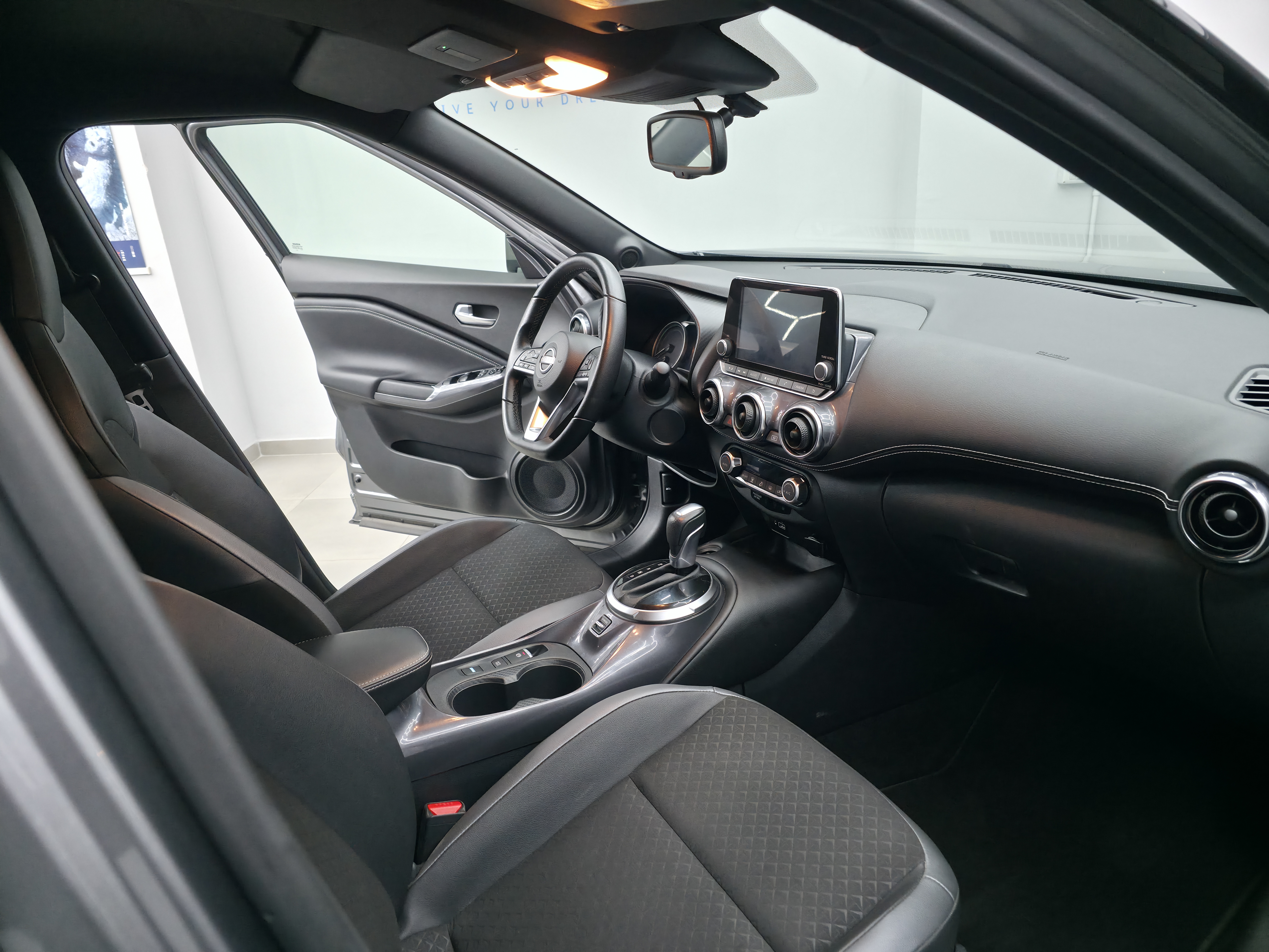 
								NISSAN JUKE N-CONNECTA 1.6 HEV 2024 full									