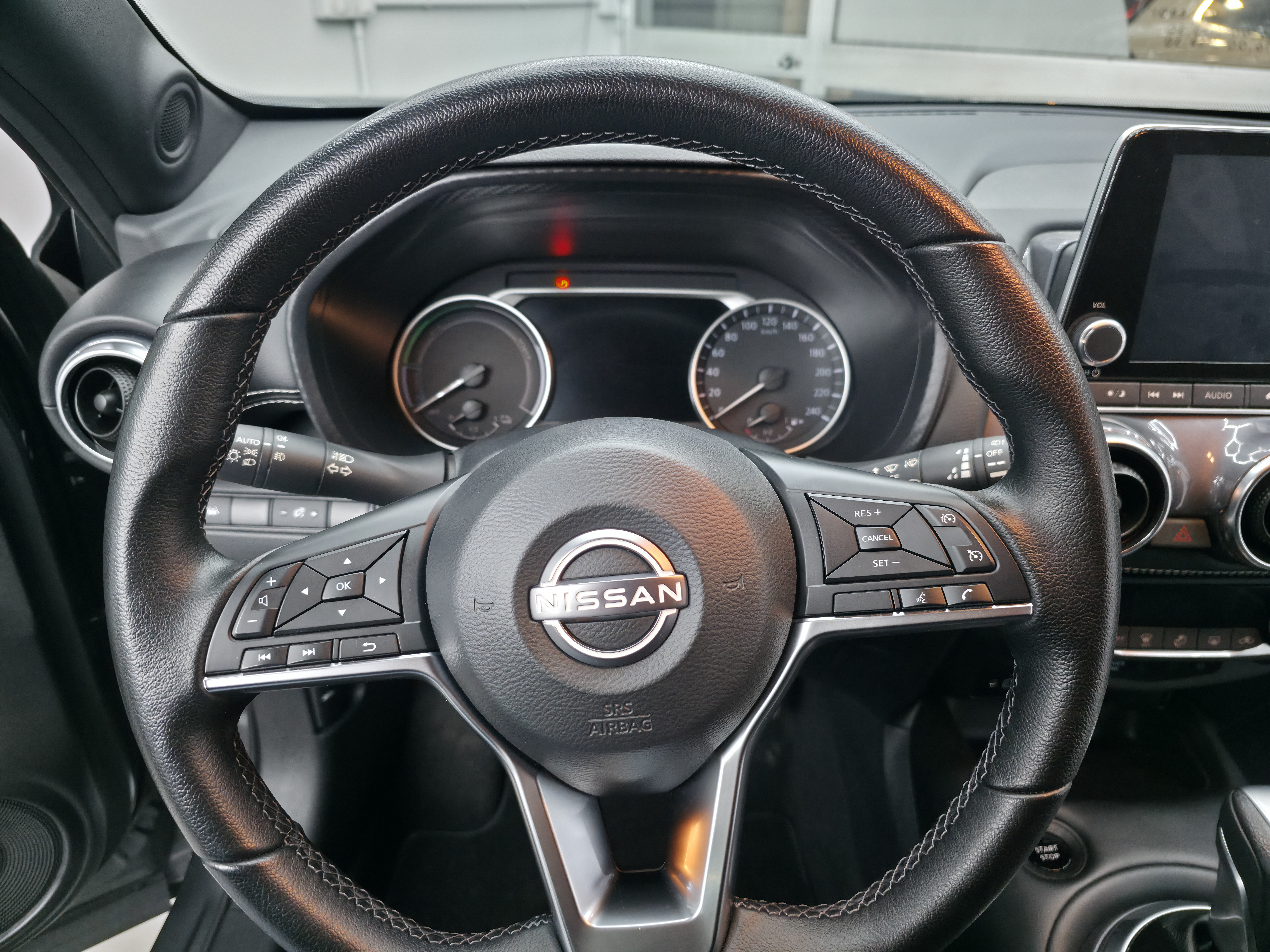 
								NISSAN JUKE N-CONNECTA 1.6 HEV 2024 full									