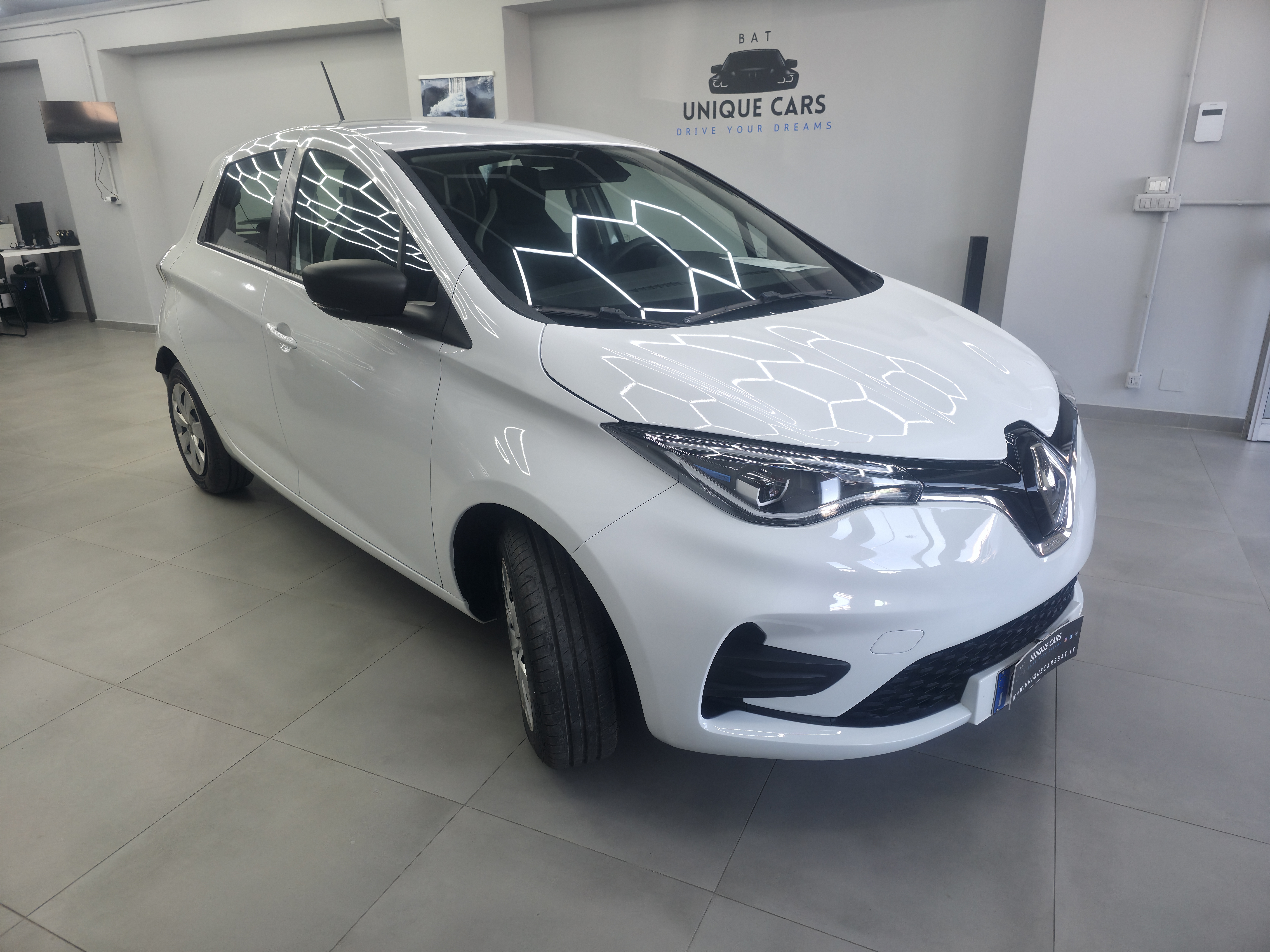 
								RENAULT ZOE full									