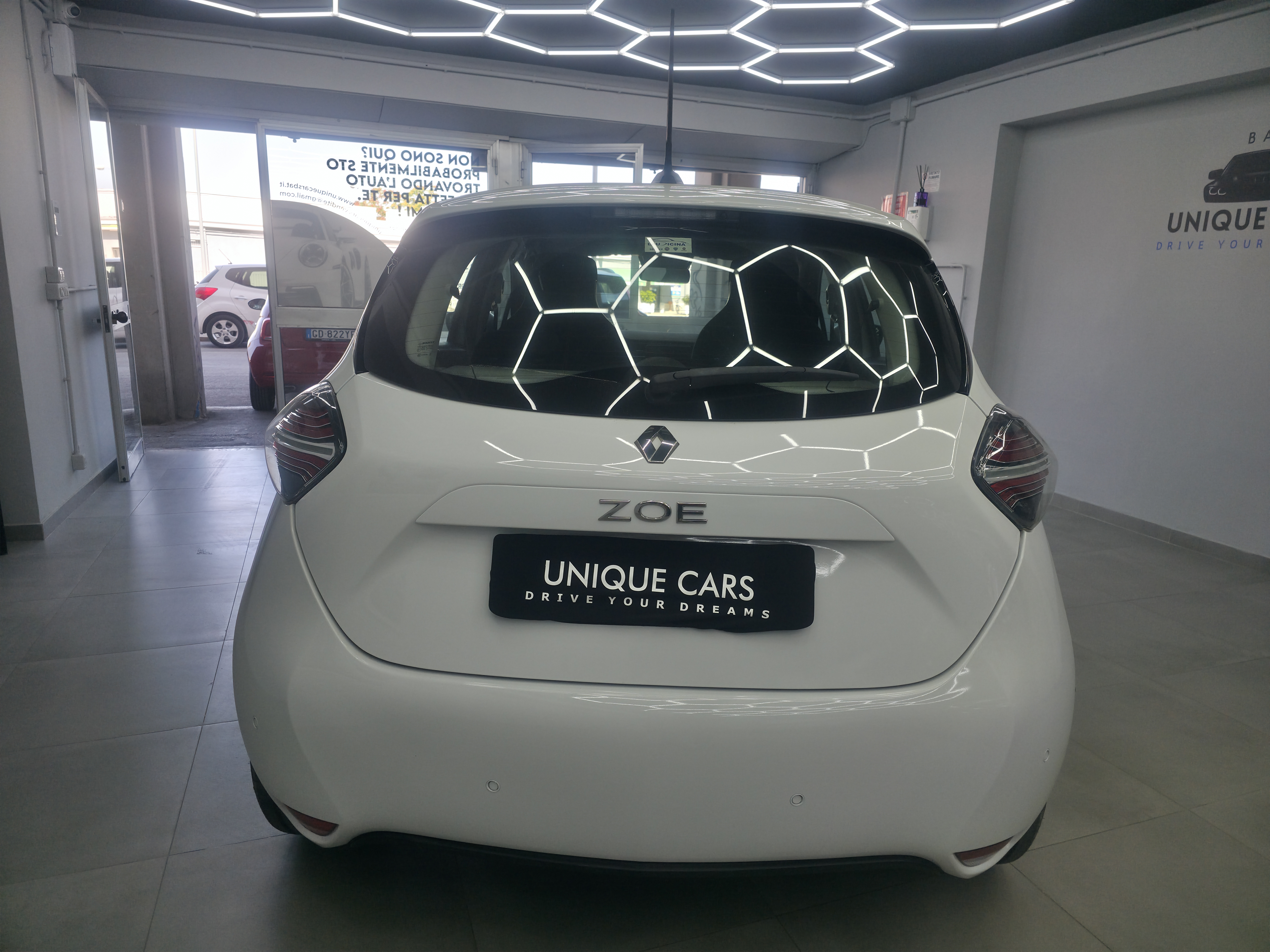 
								RENAULT ZOE full									