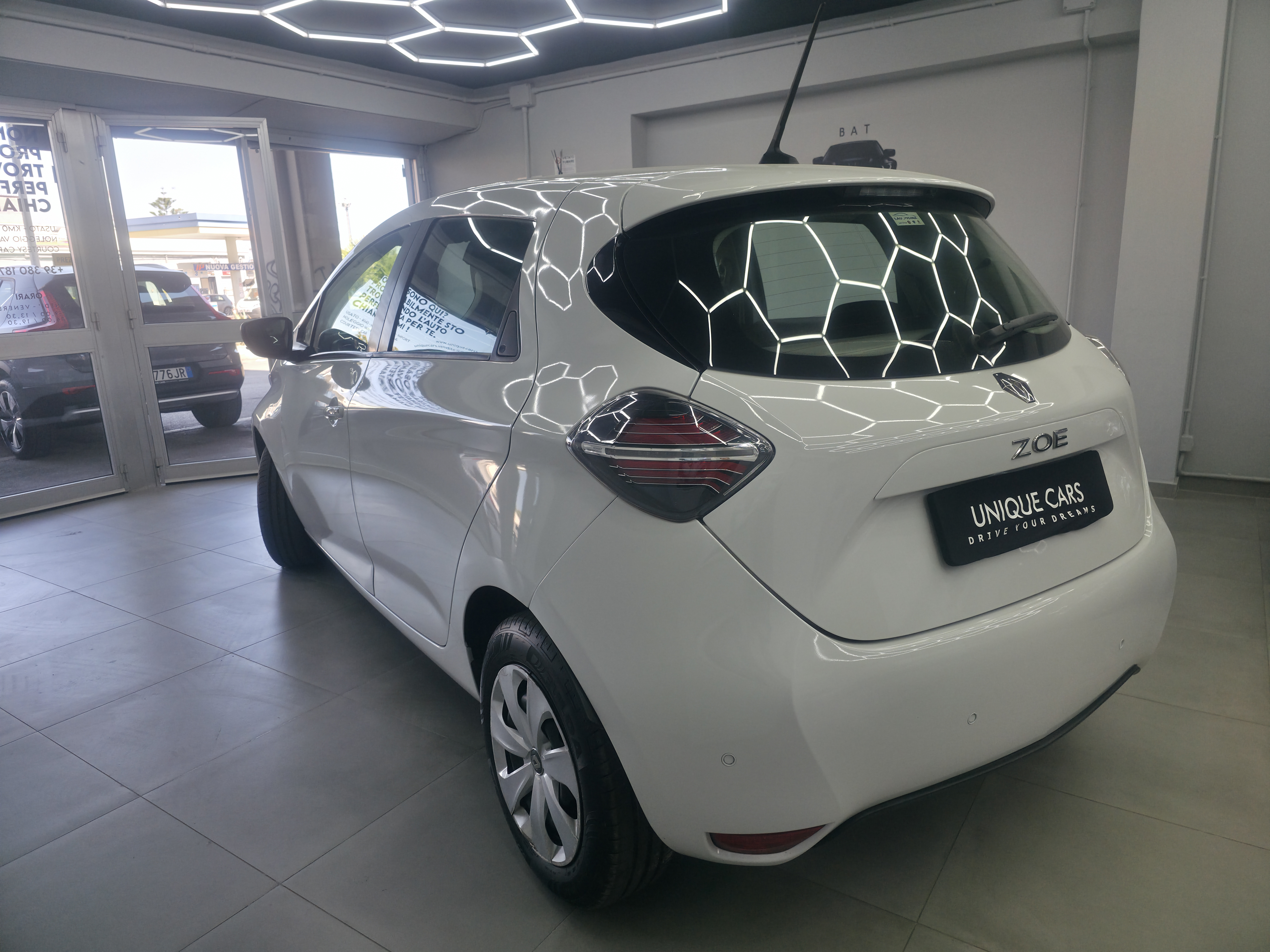 
								RENAULT ZOE full									