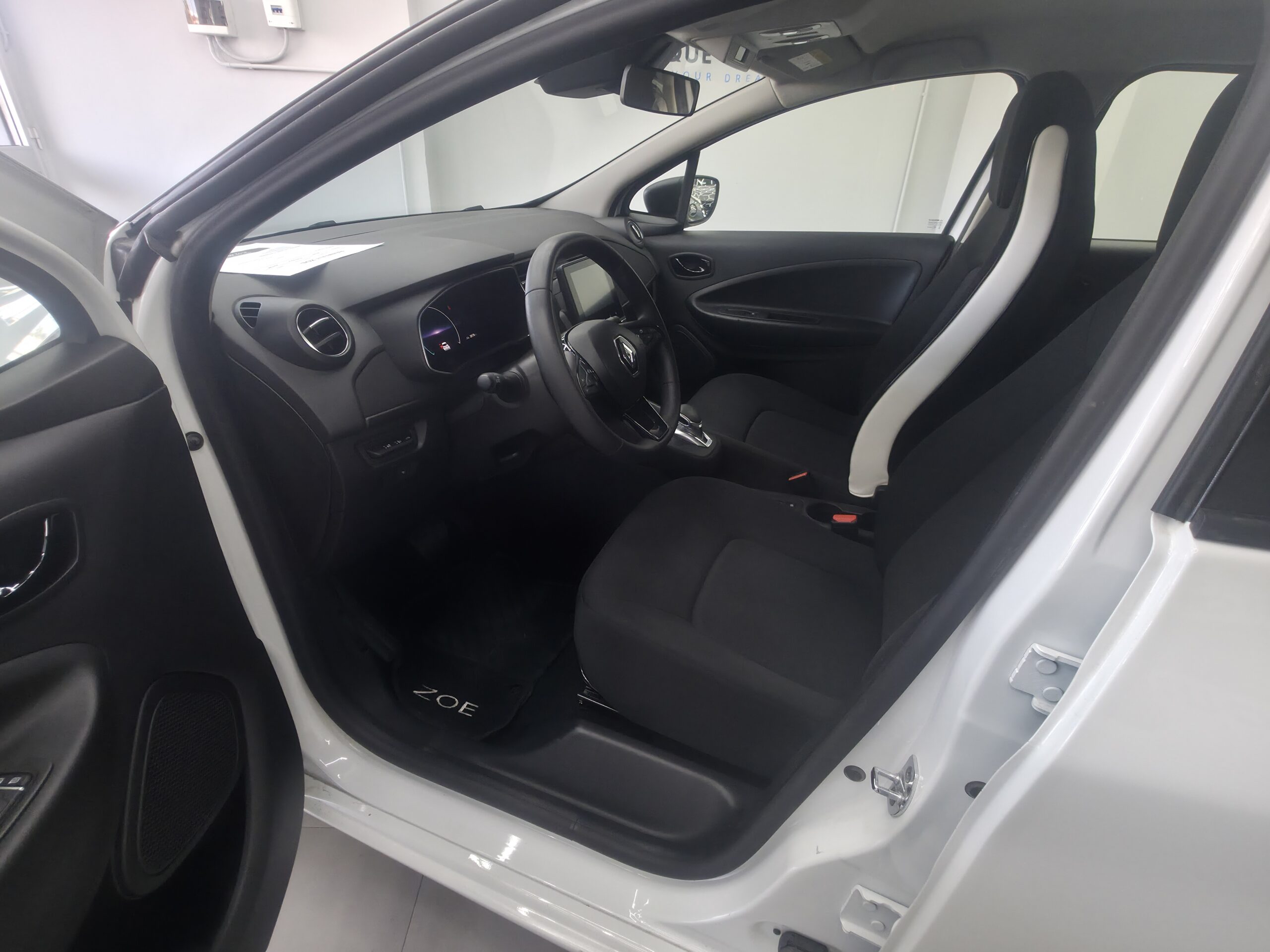 
								RENAULT ZOE full									