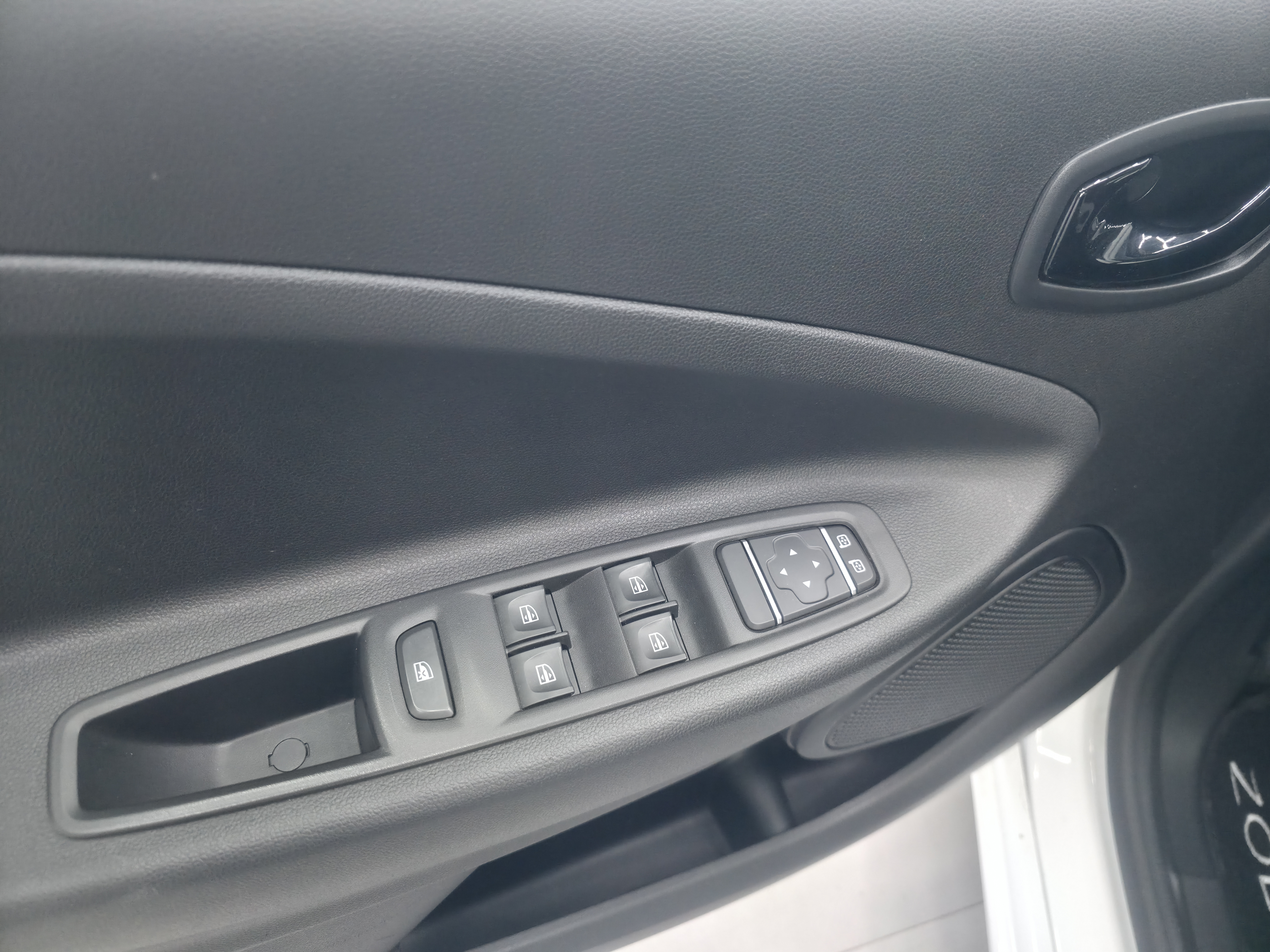 
								RENAULT ZOE full									