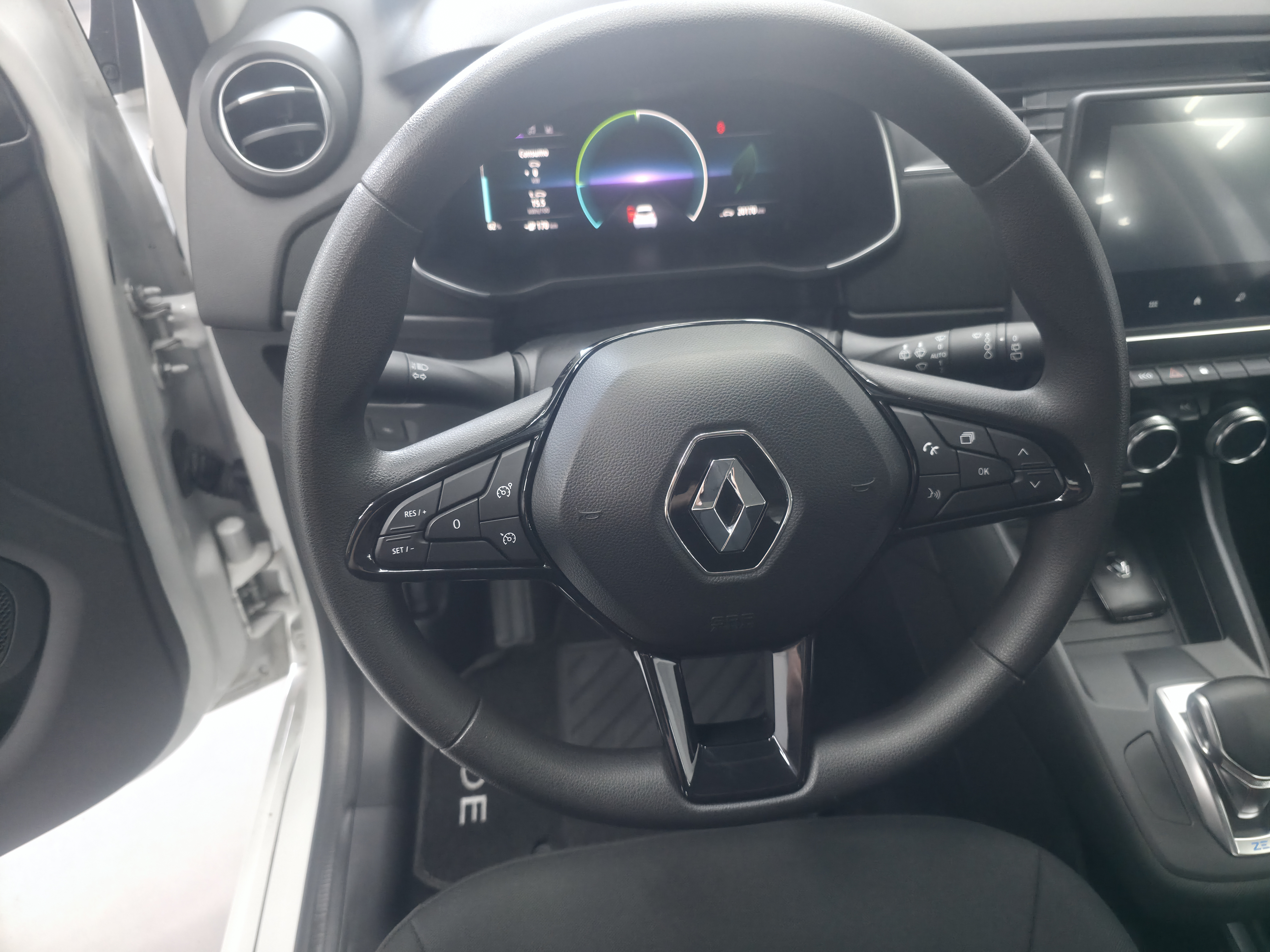 
								RENAULT ZOE full									