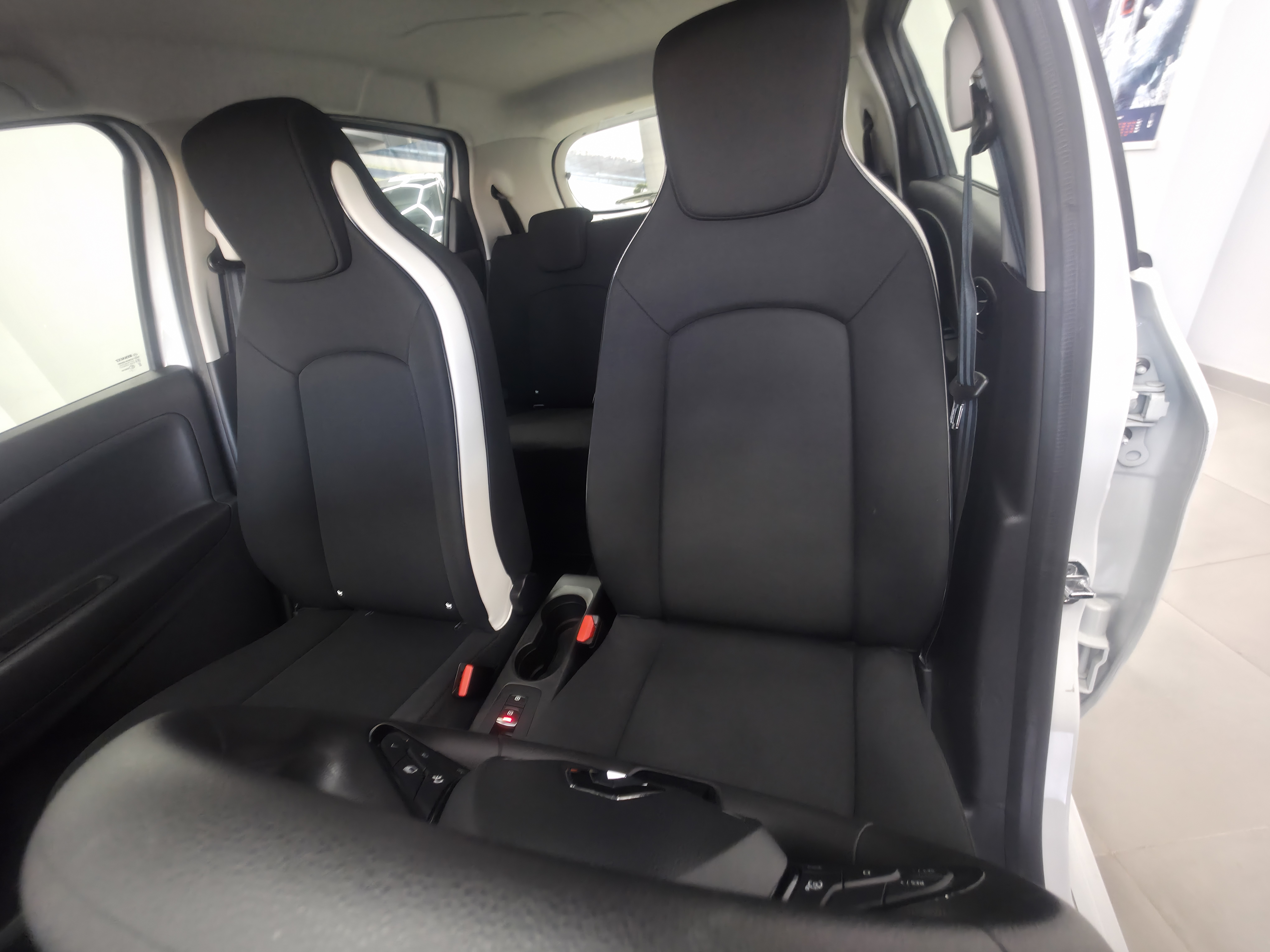 
								RENAULT ZOE full									
