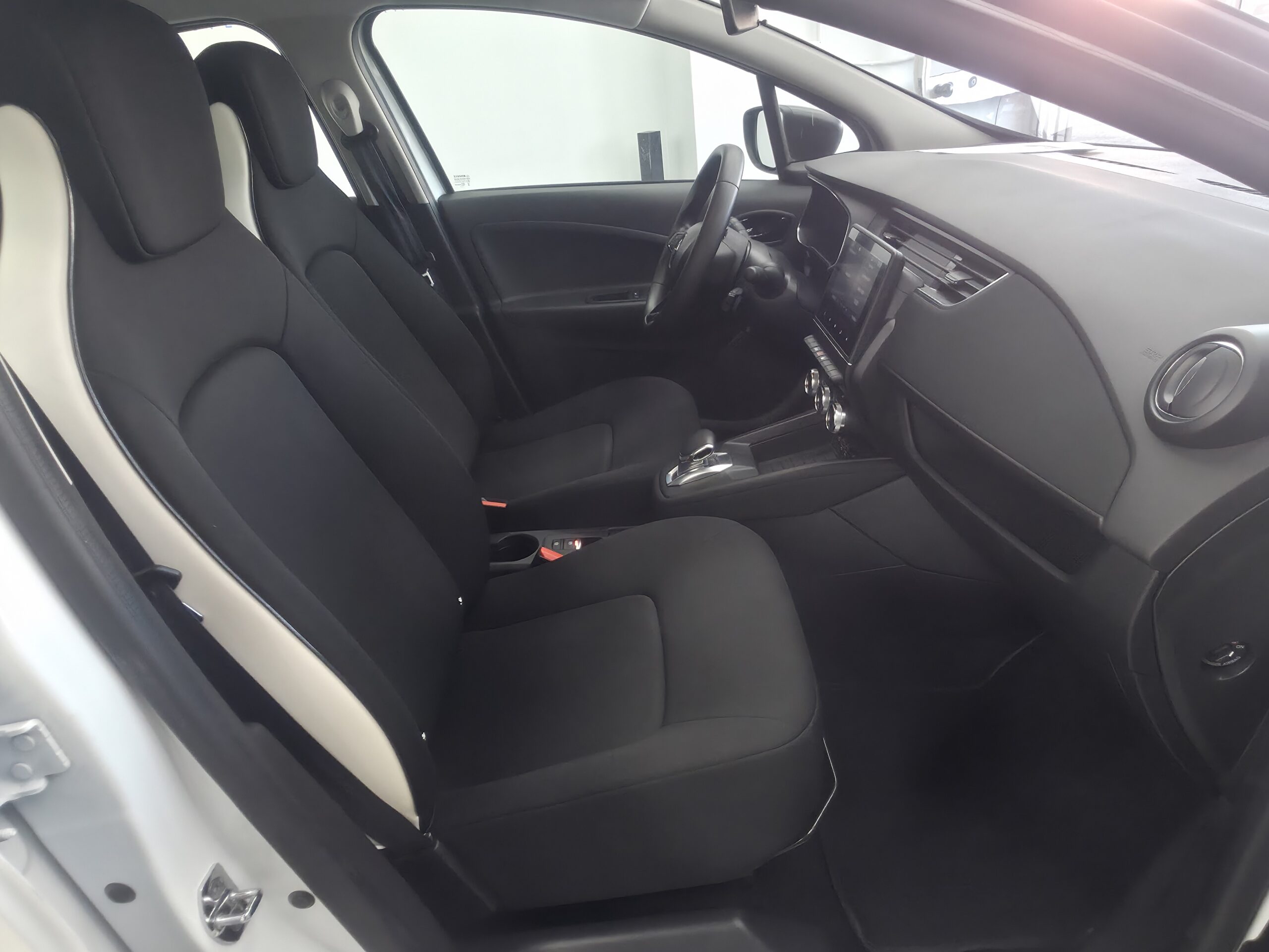 
								RENAULT ZOE full									