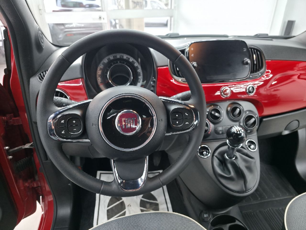 
								FIAT 500 LOUNGE full									