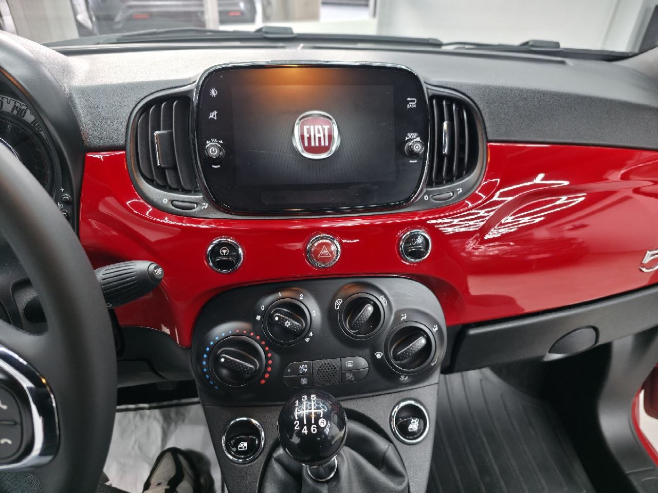 
								FIAT 500 LOUNGE full									