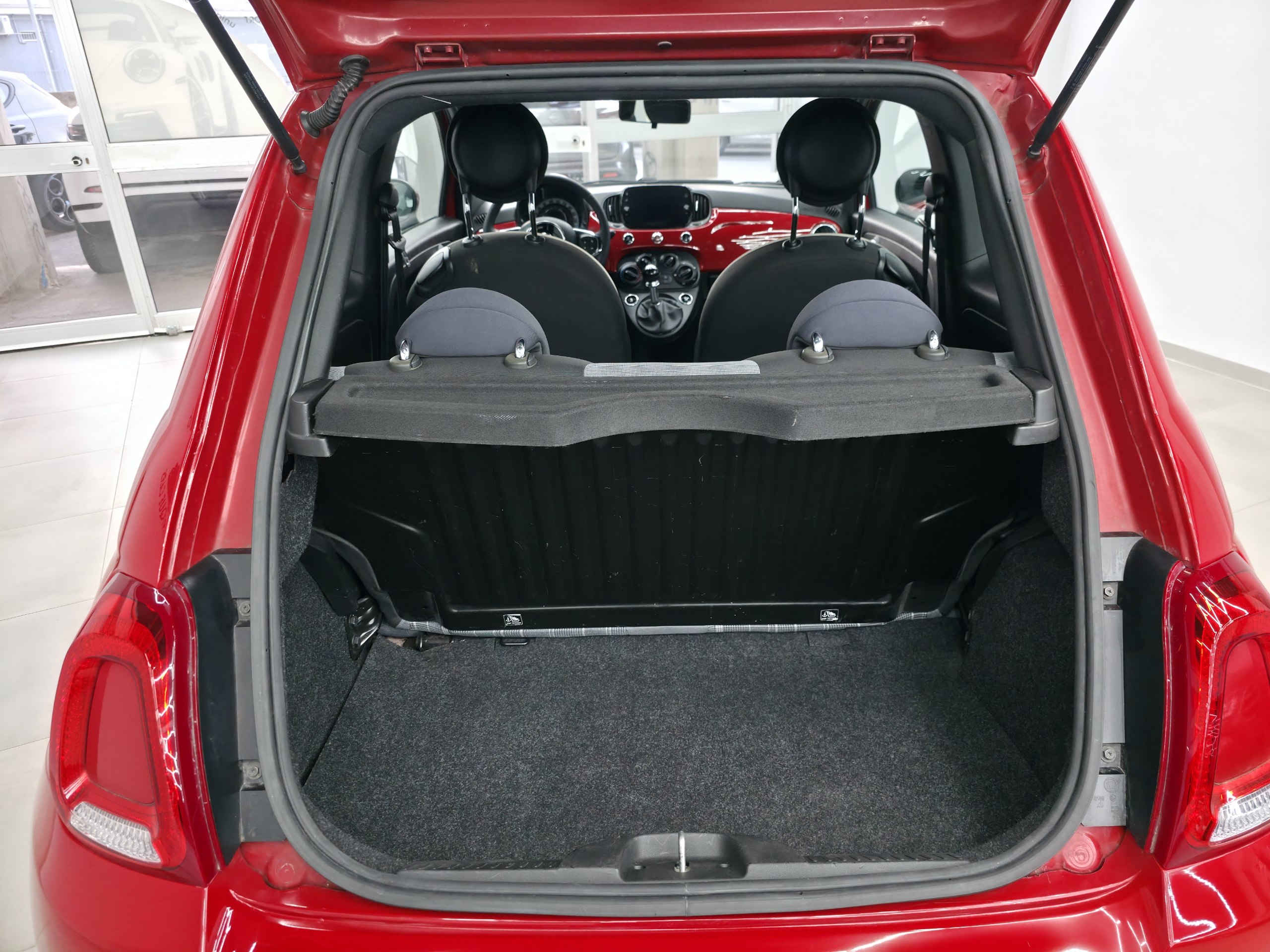 
								FIAT 500 LOUNGE full									