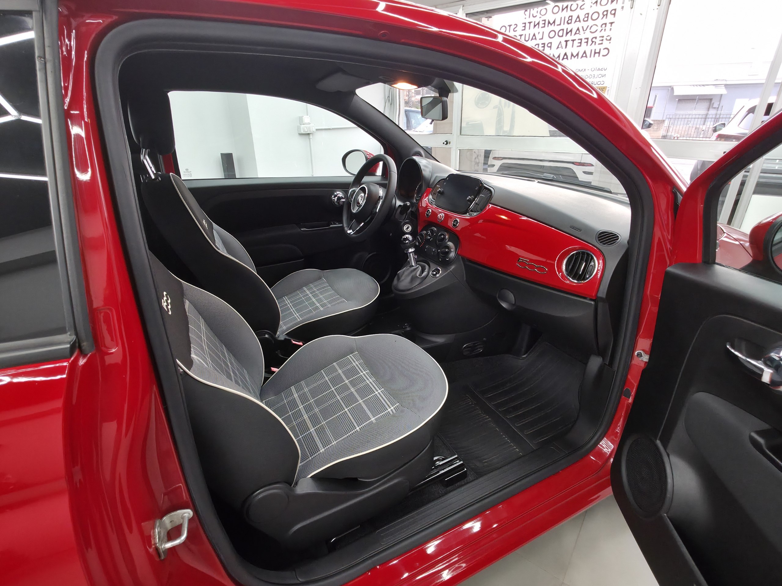 
								FIAT 500 LOUNGE full									