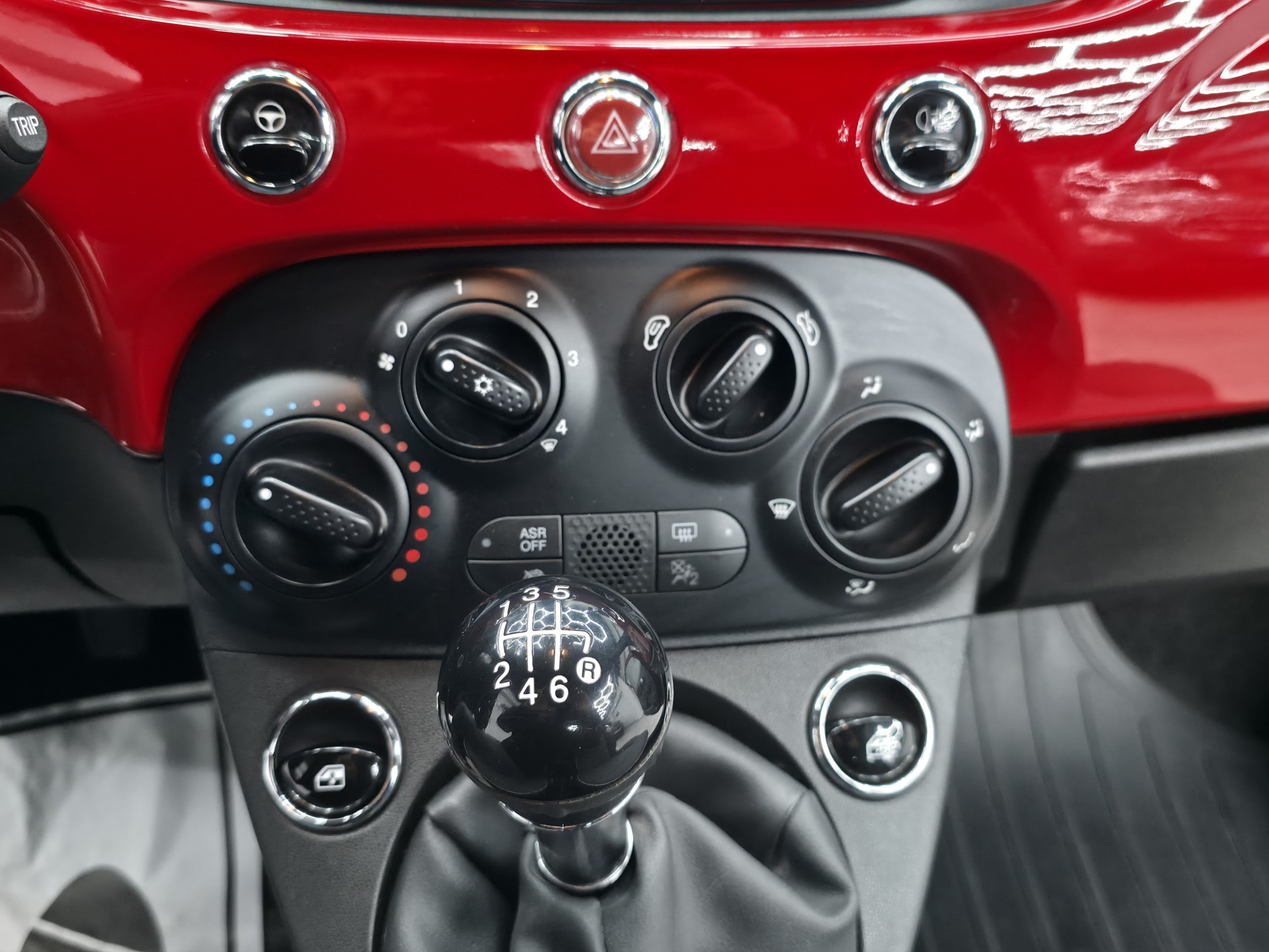 
								FIAT 500 LOUNGE full									