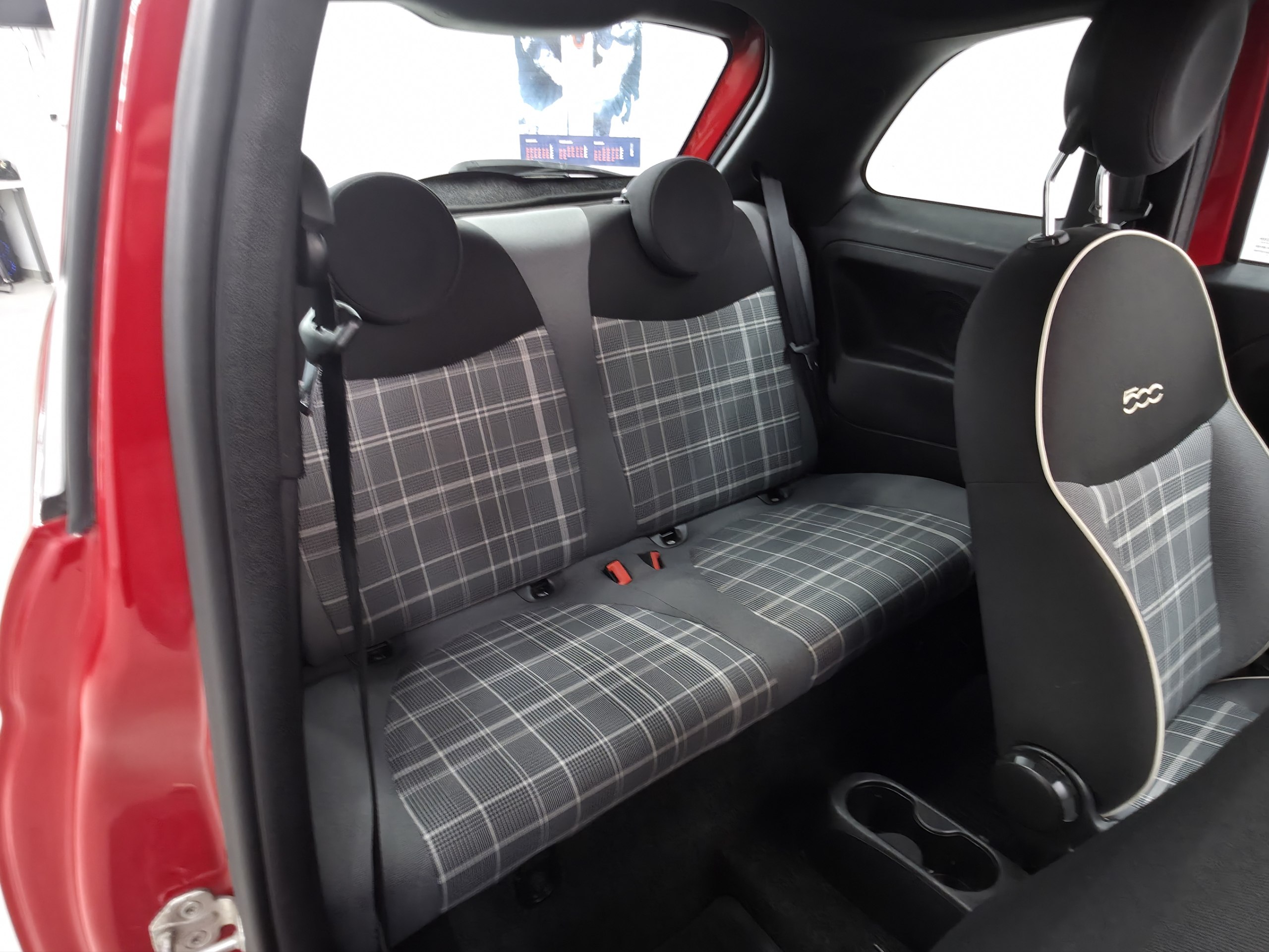 
								FIAT 500 LOUNGE full									