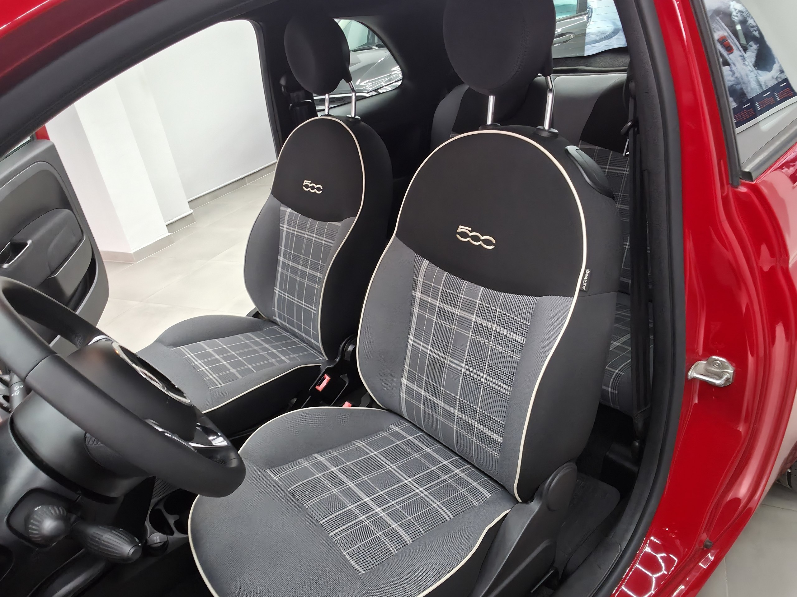 
								FIAT 500 LOUNGE full									