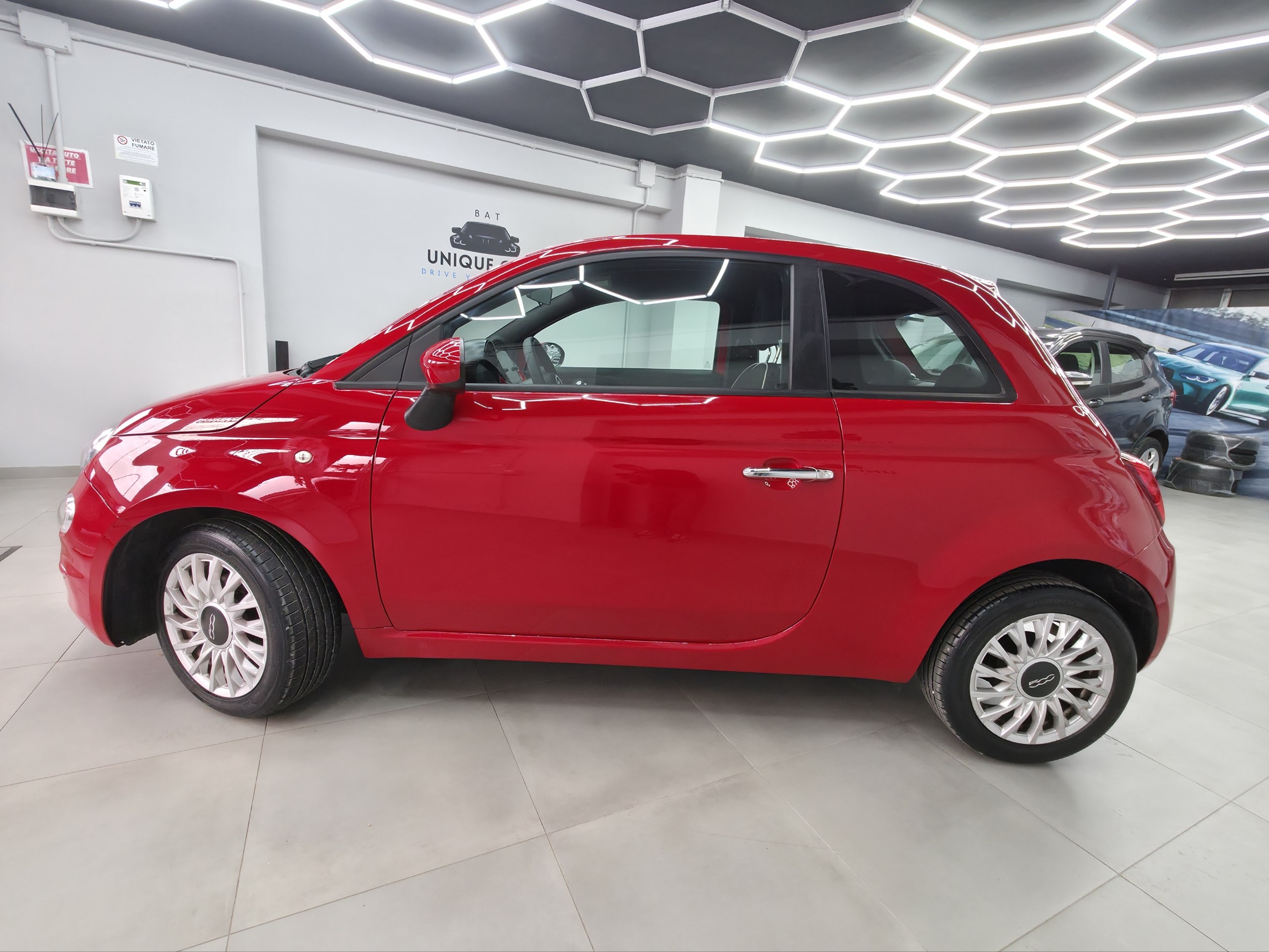 
								FIAT 500 LOUNGE full									
